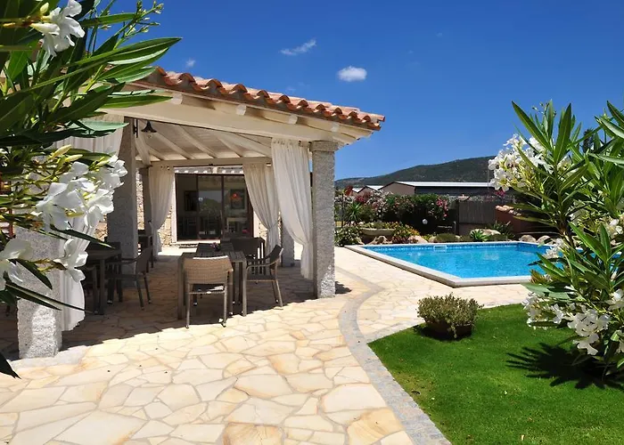 فندق مبيت وإفطار I Graniti Sardi 3*