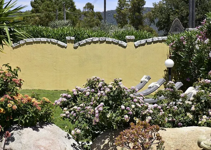 فندق مبيت وإفطار I Graniti Sardi 3*